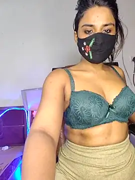 Webcam Model (Black-Pearll) is live