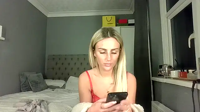 hottiehollyxo - HottieHollyxo's free webcam - UK Sex Cams