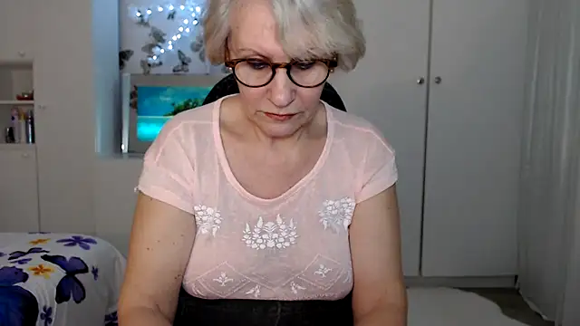 Ghertrude52 Live Webcam on Stripchat