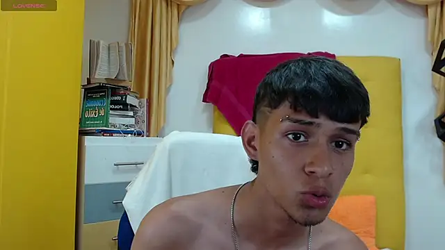 eliasblue (M twink) - show my body and cum