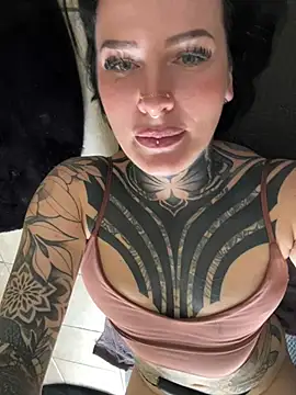 InkedBiitch Live Webcam on Stripchat