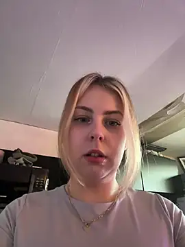 livewithlucy (F young) - Cozy Orgasm 👀