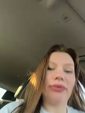 justmilaa (F young) - SQUIRT OUTSIDE CAR NEAR WORKERS