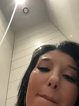 tisha_busty (F milf) - Dirty squirt show at the mall