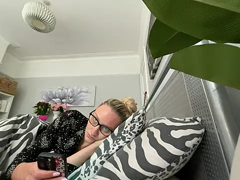 hotblondie14