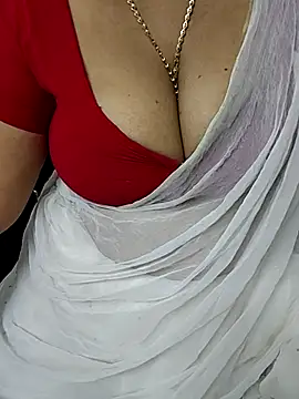 tamil-ranjitha (F mature) - Boobs show