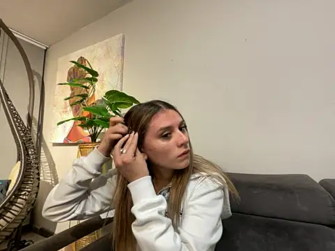 aliisonn_parker26 (F teen) - Finger my asshole and show feet