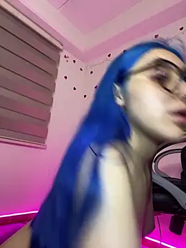 kaoticblue_ (F young) - Fuck dildo + nipple clamps 💙