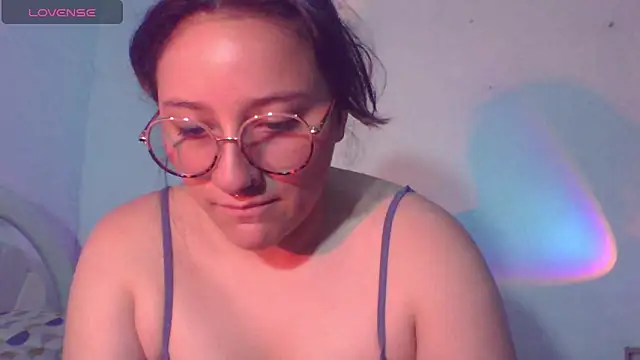 naomi_mooon2 - Naomi_mooon2's free webcam - UK Sex Cams