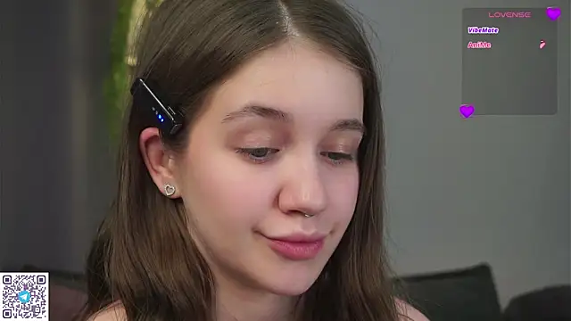 amilewis (F teen) - SPIT ON MY BOOBS 💖