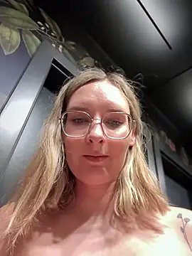 the_snowwhitee (F young) - Moan in KFC close to Strangers! ❤ LTVID