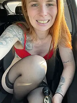 redhairedteacher (F young) - Plug anal + 30 fessées 🍑