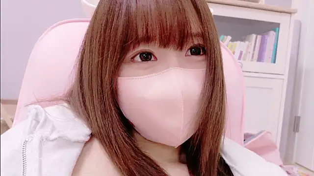 Yui-Ch's Stripchat show and profile