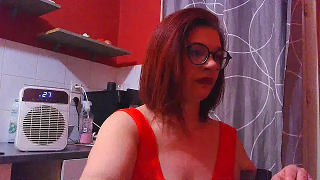 jennylovence (F mature) - Une 🍎 dans ma chatte et je la mange