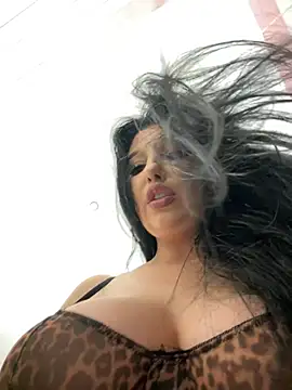 tisha_busty (F milf) - Dirty squirt in the mall