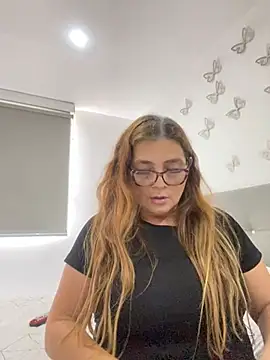 antonellaalondra4 (F mature) - sucking dildo for 2 minutes