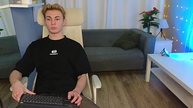 naughty_evan (M twink) - cum show