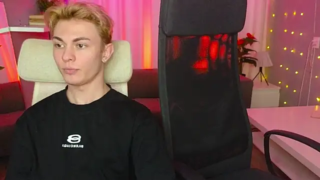 naughty_evan (M twink) - cum show