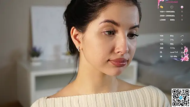 ainsleyalm (F teen) - Spit on my boobs