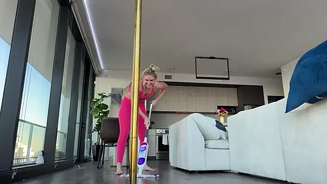 graciemae_baexx (Ask my age) - Learn some pole moves