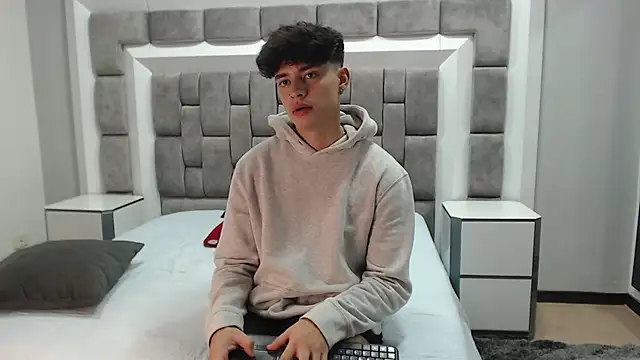 drakecollinss - DrakeCollinss's free webcam - UK Sex Cams