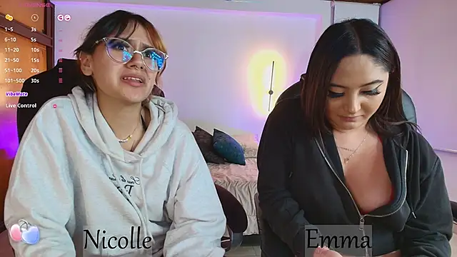 _emma11 (Ask my age) - SHOW BOOBS