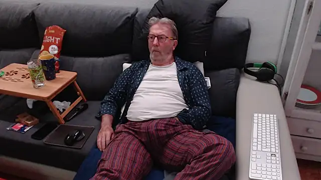 nudelschwanz (M grandpa) - Wanking and massaging