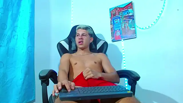 tylerxhuger (M twink) - 😈🍑FINGER IN MY ASS🥴