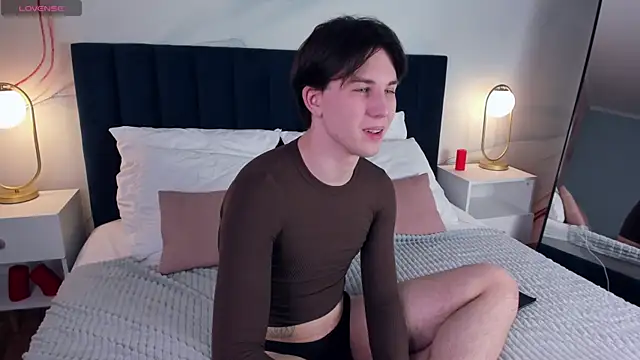 adrianoaubert (M twink) - flash dick