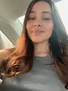 nicole111 (F young) - Open boobs behind the driver