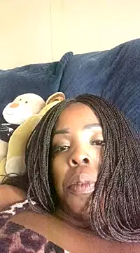 ebonysexybee (F milf) - show nipples