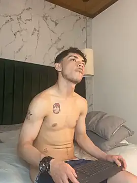 ale_stud (M twink) - show ass