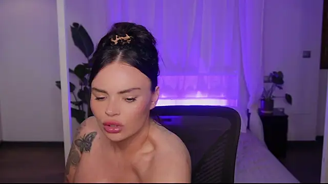 ameliasums (F milf) - BRA OFF titties out rest of show