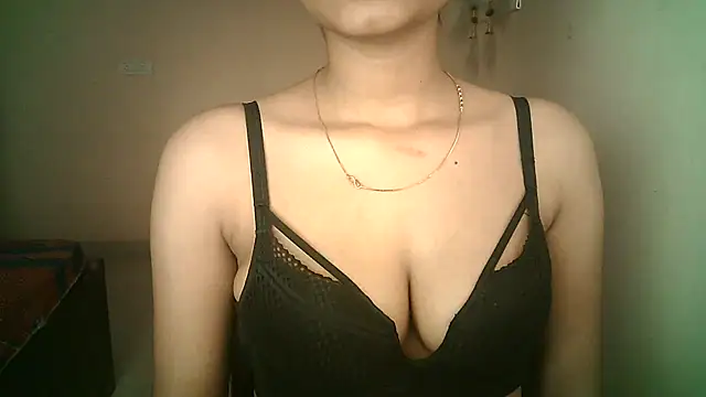 Aaisha_urs webcam