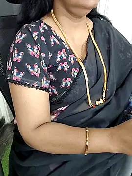 deepthi_mysore (F milf) - BOOBS SHOW