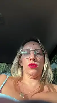 gatitacarlita (F mature) - Naked in car