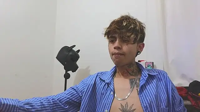 AcidMilo's Live Sex Cam Show