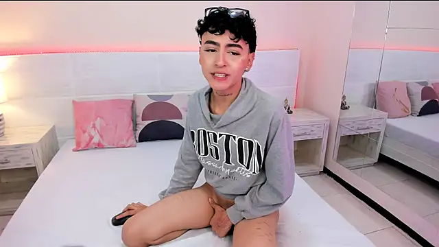 babyy_ander (M twink) - Fuck me with my dildo !!!