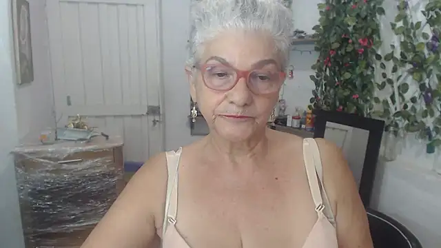 funnygrandma - FunnyGrandma's free webcam - UK Sex Cams