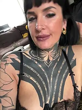 InkedBiitch Live Webcam on Stripchat