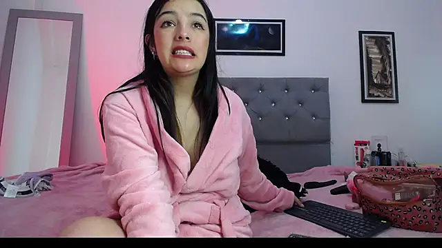 perla_sc (F young) - Masturbation with breasts🤤