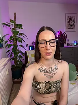 trixie-tainted - Trixie-Tainted's free webcam - UK Sex Cams