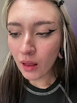 pin_grimes (F teen) - Butt plug + first orgasm w fingers🌸