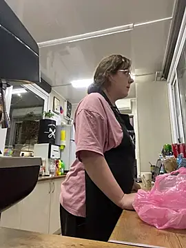 cinnabon_ (G young) - MAKE MY PUSSY WET AT WORK