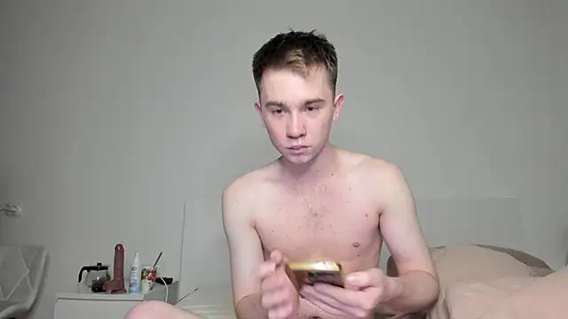 boris_beautifulass (M twink) - put fist in my ass