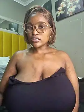 Bustygoddess32's Stripchat show and profile