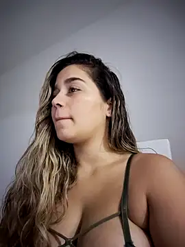 laurenwelly_ (F young) - Preta your nipples