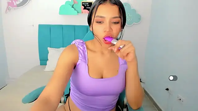 sofi_shy25's Webcam Show