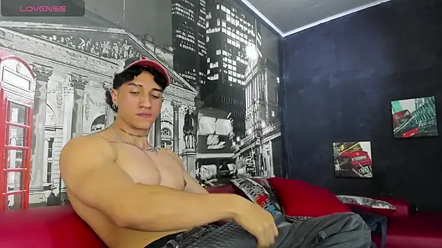 karybig3 (M twink) - OIL IN MY BODY NAKED