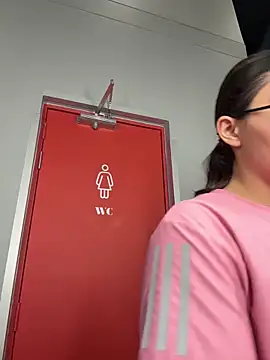 zui_lu (F teen) - slaps in the face with dildo